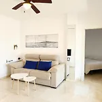 In Marina De Casares شقة *